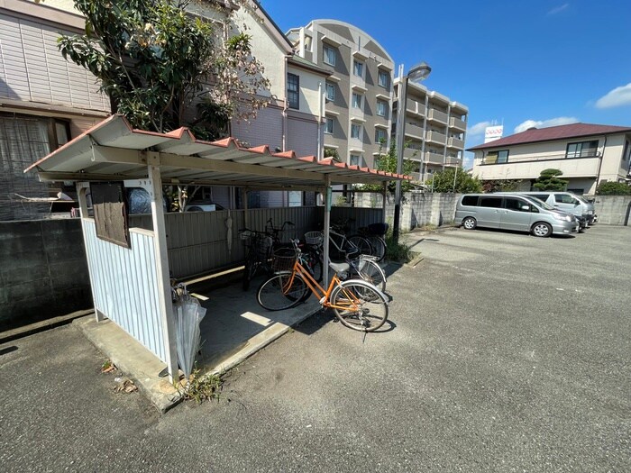 物件外観写真4　(駐輪場)