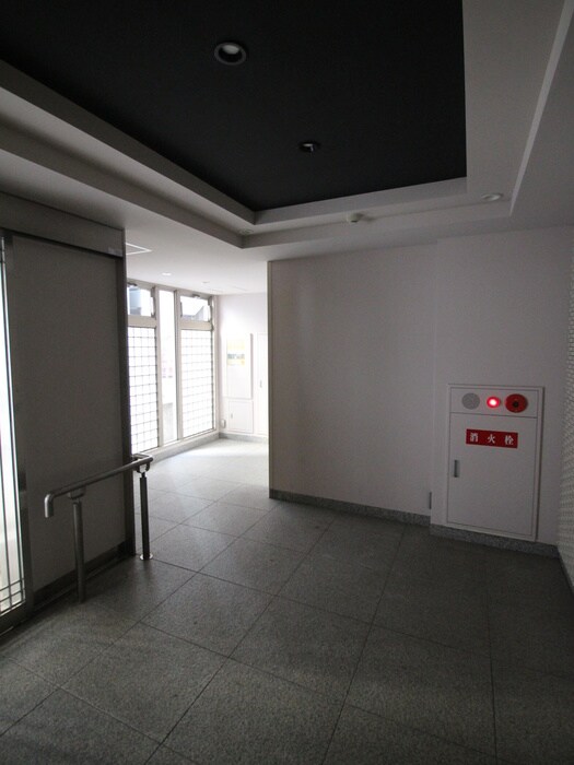 物件外観写真4　(エントランス部分)