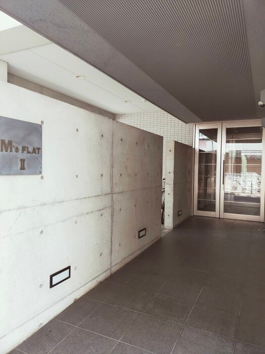 物件外観写真2　(エントランス部分)