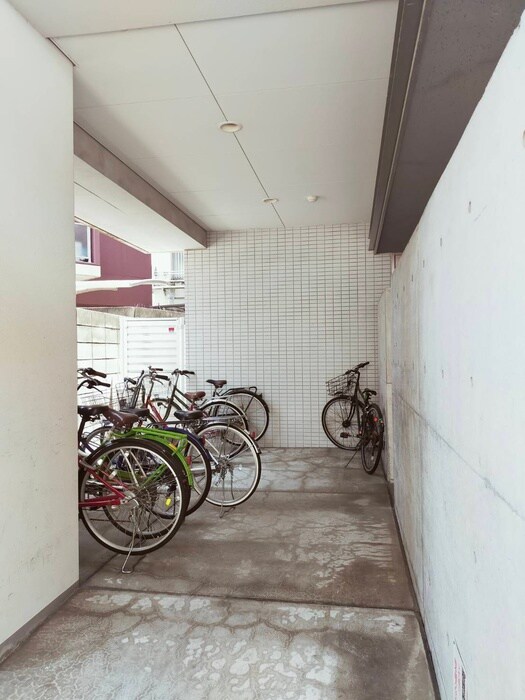 物件外観写真4　(駐輪場)