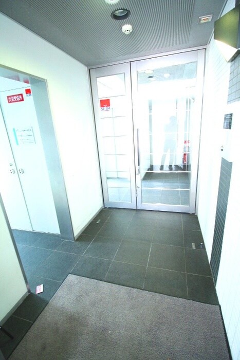 物件外観写真5　(エントランス部分)