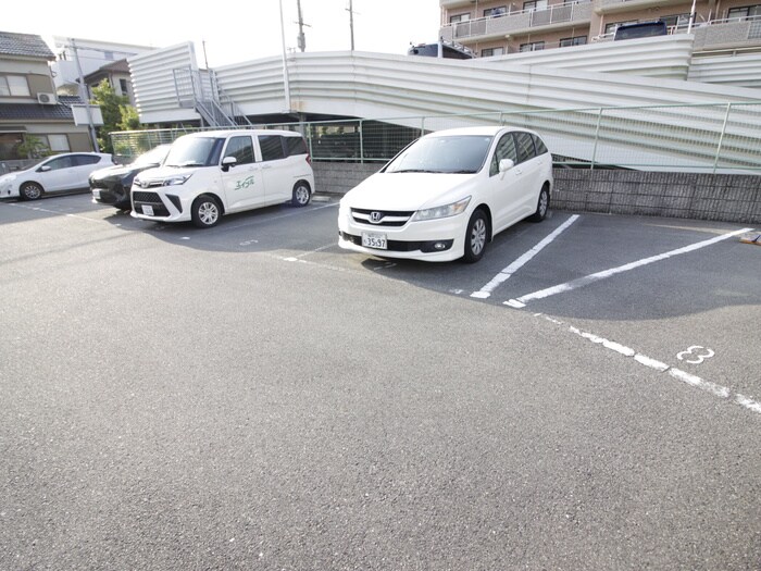 物件外観写真6　(駐車場)