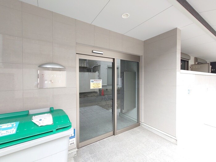 物件外観写真4　(エントランス部分)