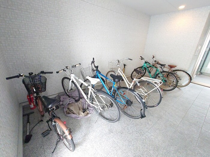物件外観写真5　(駐輪場)