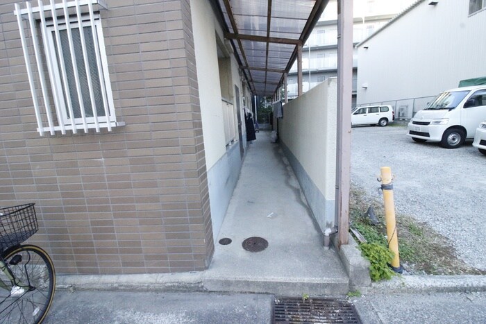 物件外観写真5　(エントランス部分)