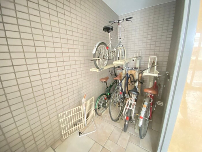 物件外観写真4　(駐輪場)