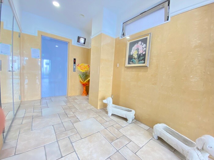 物件外観写真6　(エントランス部分)