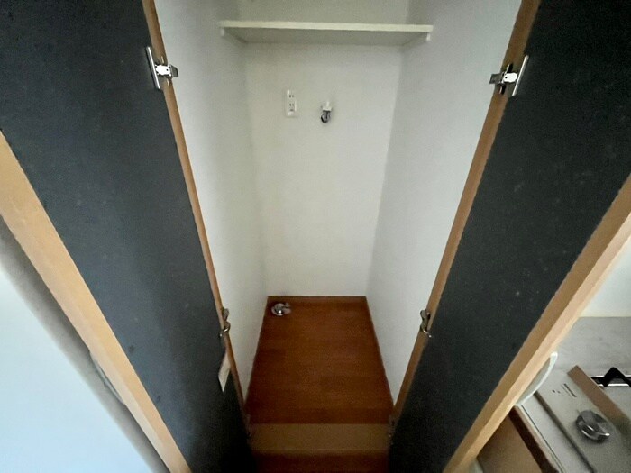 物件内観写真11　(洗濯機置場)