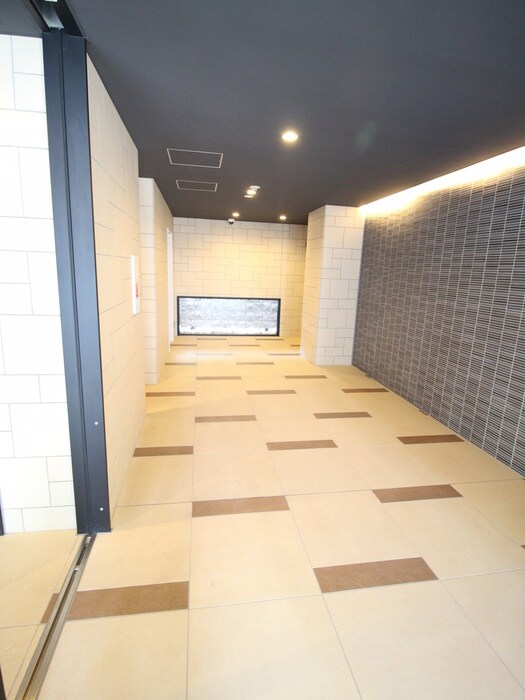 物件外観写真4　(エントランス部分)