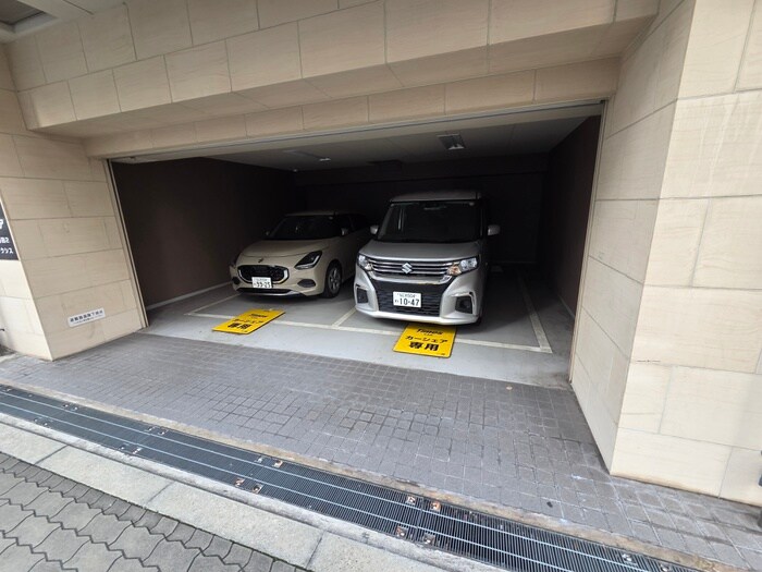 物件外観写真4　(駐車場)