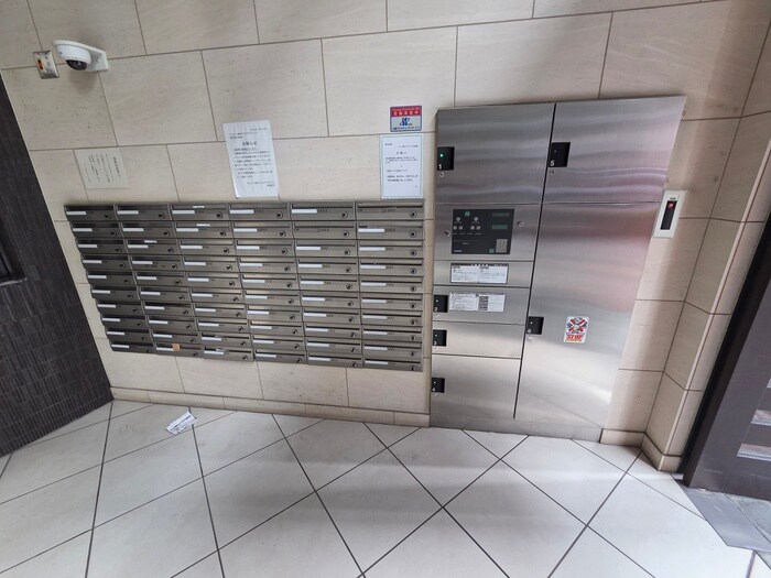 物件外観写真6　(エントランス部分)