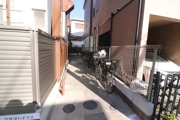 物件外観写真4　(エントランス部分)