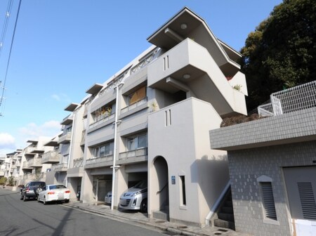 高槻聖ヶ丘ｸﾞﾘｰﾝﾊｲﾂA棟（106）外観写真