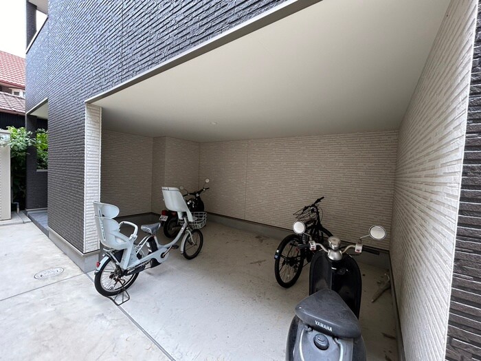 物件外観写真5　(駐輪場)