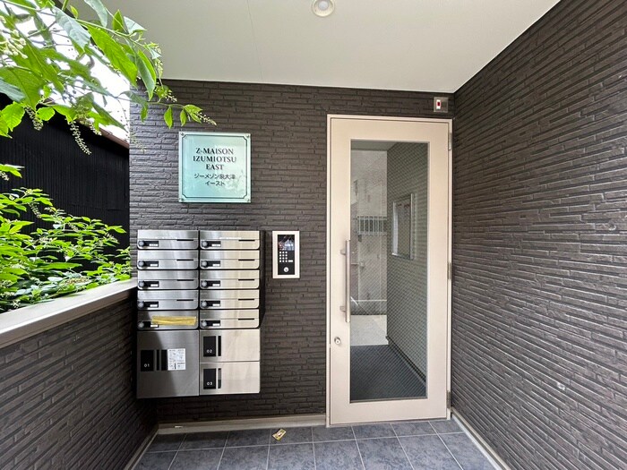 物件外観写真6　(エントランス部分)