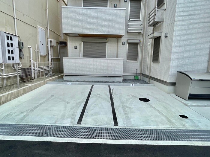 物件外観写真5　(駐車場)