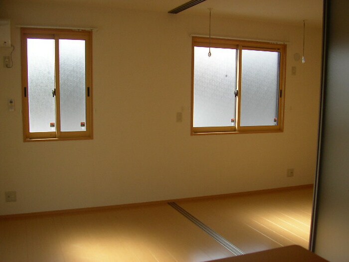 物件内観写真4　(居室)