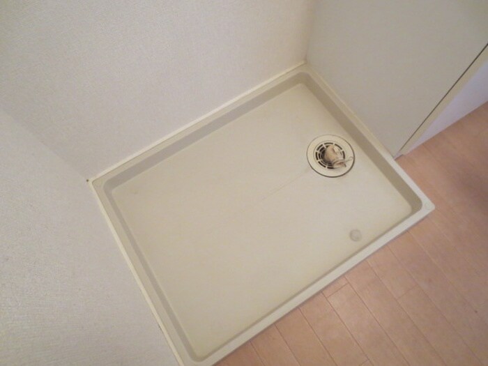 物件内観写真13　(洗濯機置場)