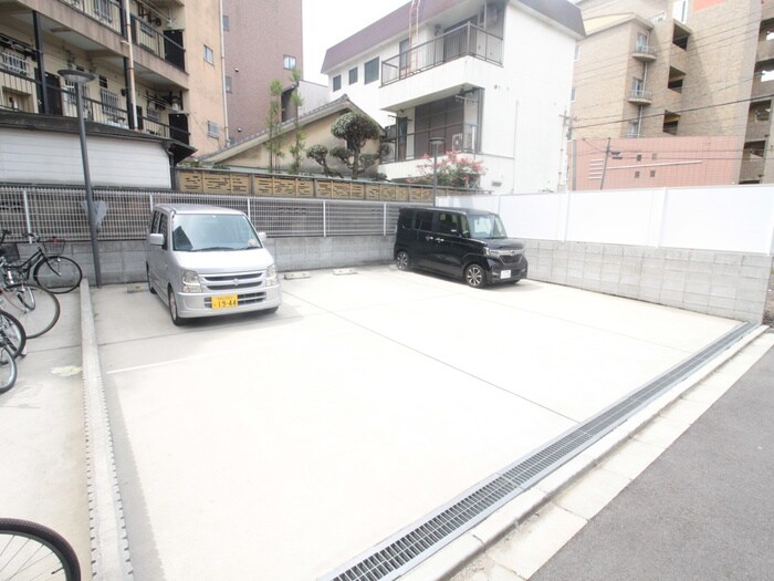 物件外観写真4　(駐車場)