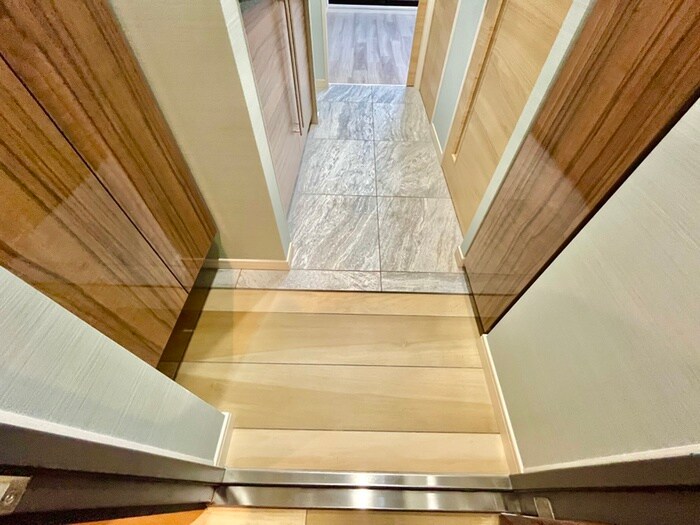 物件内観写真7　(玄関)