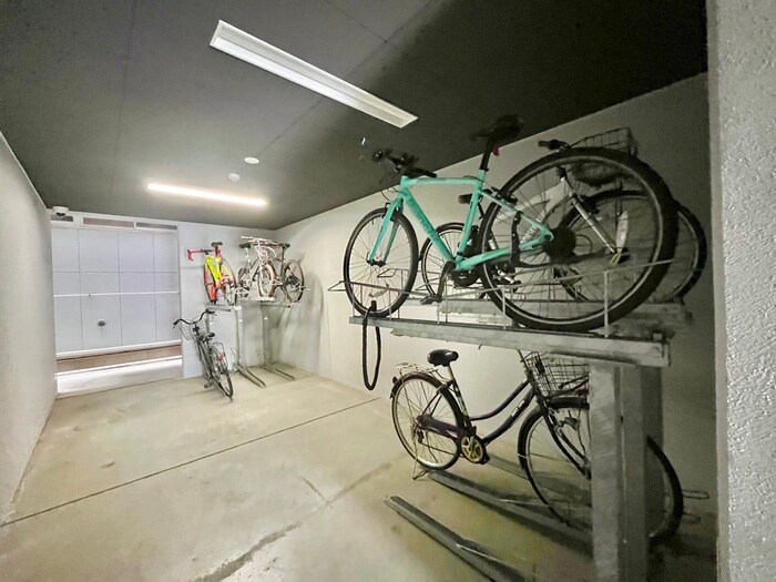 物件外観写真4　(駐輪場)