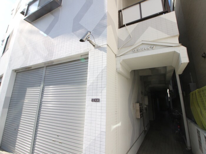 物件外観写真2　(エントランス部分)