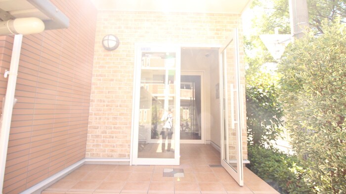 物件外観写真2　(エントランス部分)