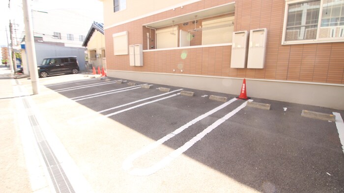 物件外観写真4　(駐車場)