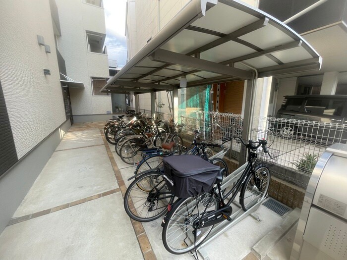 物件外観写真4　(駐輪場)