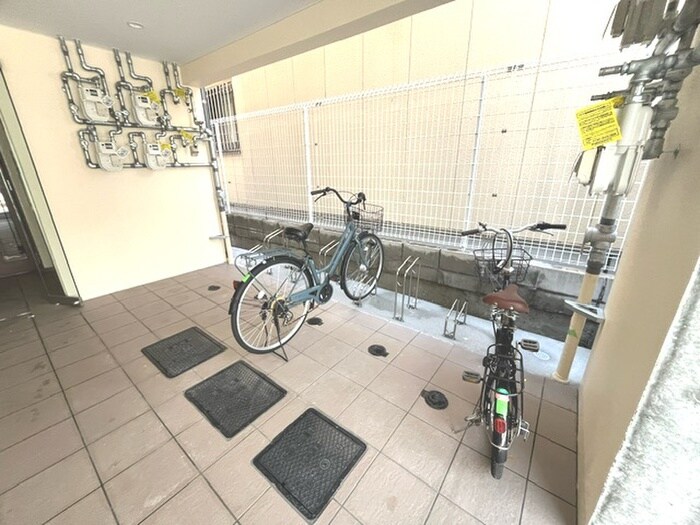 物件外観写真3　(駐輪場)