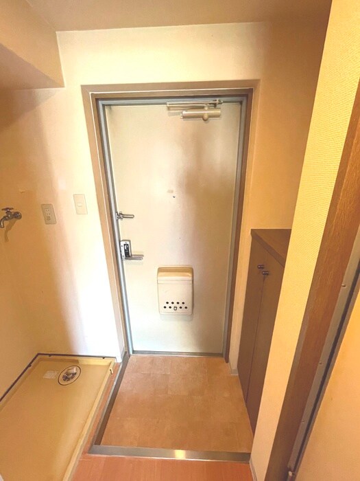 物件内観写真11　(玄関)