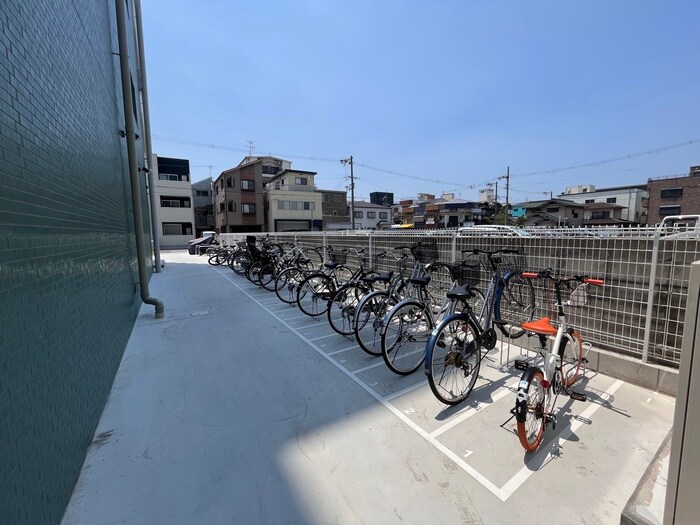 物件外観写真4　(駐輪場)