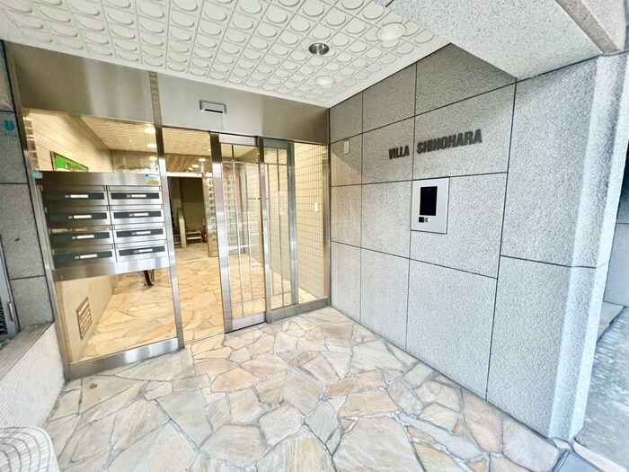 物件外観写真4　(エントランス部分)