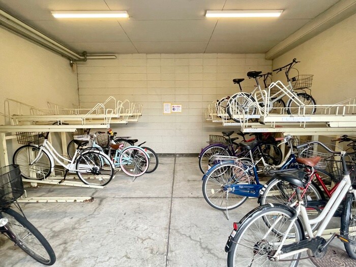 物件外観写真6　(駐輪場)