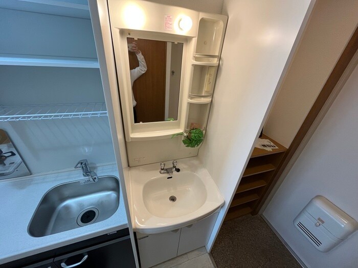 物件内観写真9　(洗面)