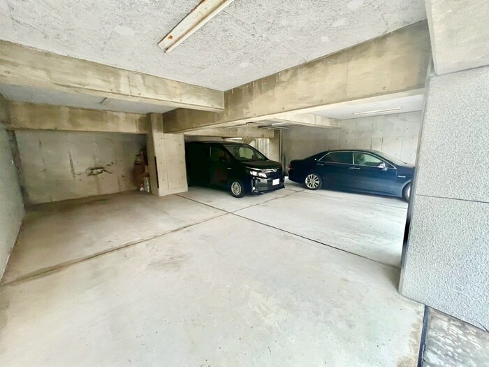 物件外観写真6　(駐車場)