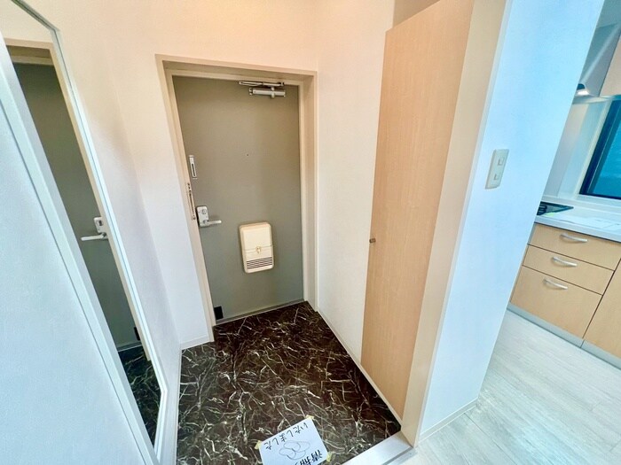 物件内観写真17　(玄関)
