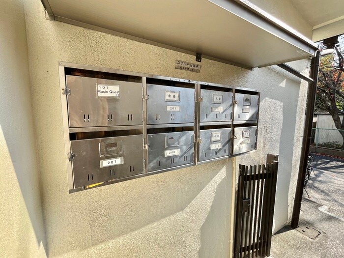 物件外観写真5　(エントランス部分)