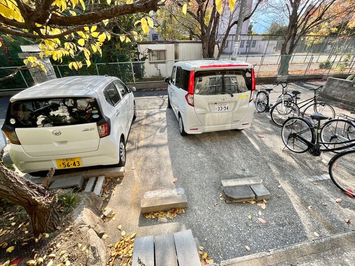 物件外観写真6　(駐車場)