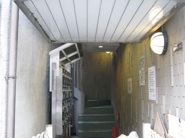 物件外観写真2　(エントランス部分)