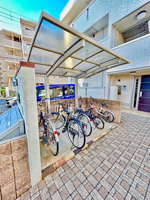 物件外観写真4　(駐輪場)