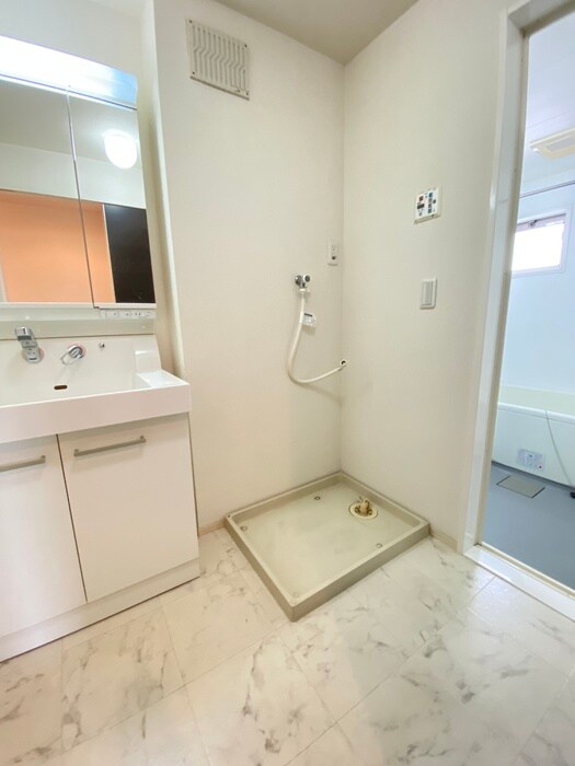 物件内観写真18　(洗濯機置場)