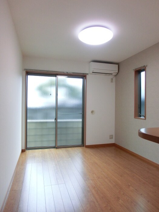 物件内観写真4　(居室)