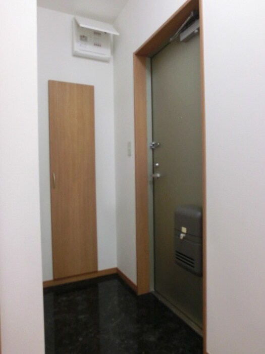 物件内観写真13　(玄関)