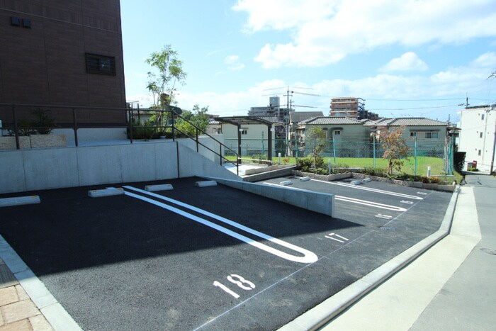 物件外観写真2　(駐車場)