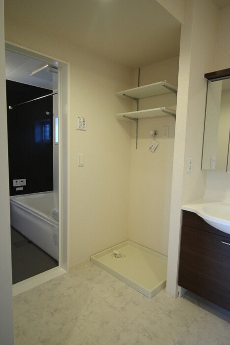 物件内観写真16　(洗濯機置場)