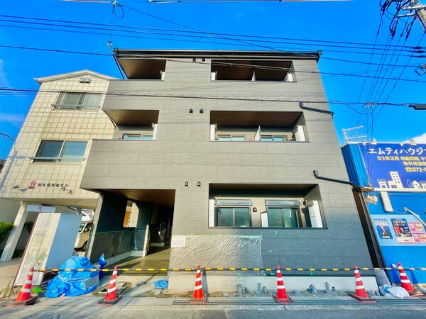 建築中