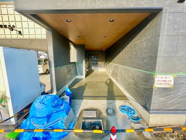 建築中