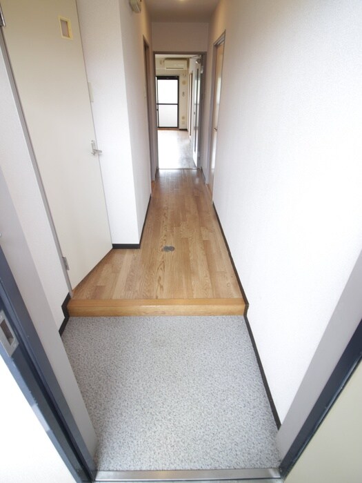 物件内観写真12　(廊下)