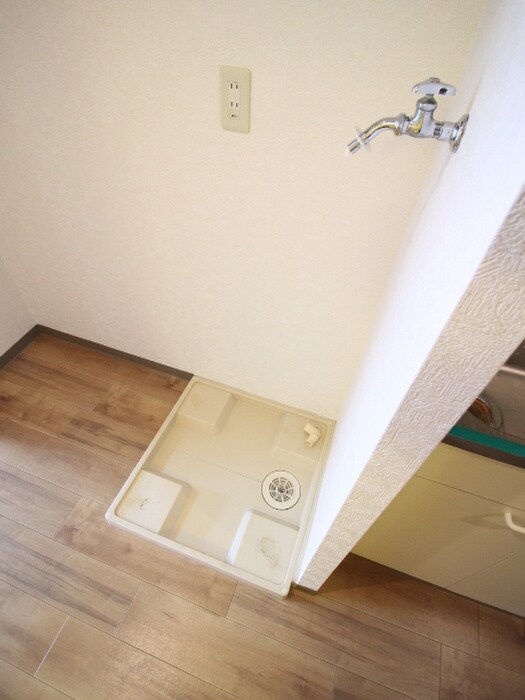 物件内観写真12　(洗濯機置場)